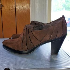NWOB Clarks Artisan Brown Suede Booties Oxfords 7.5 *Clearance Sale*